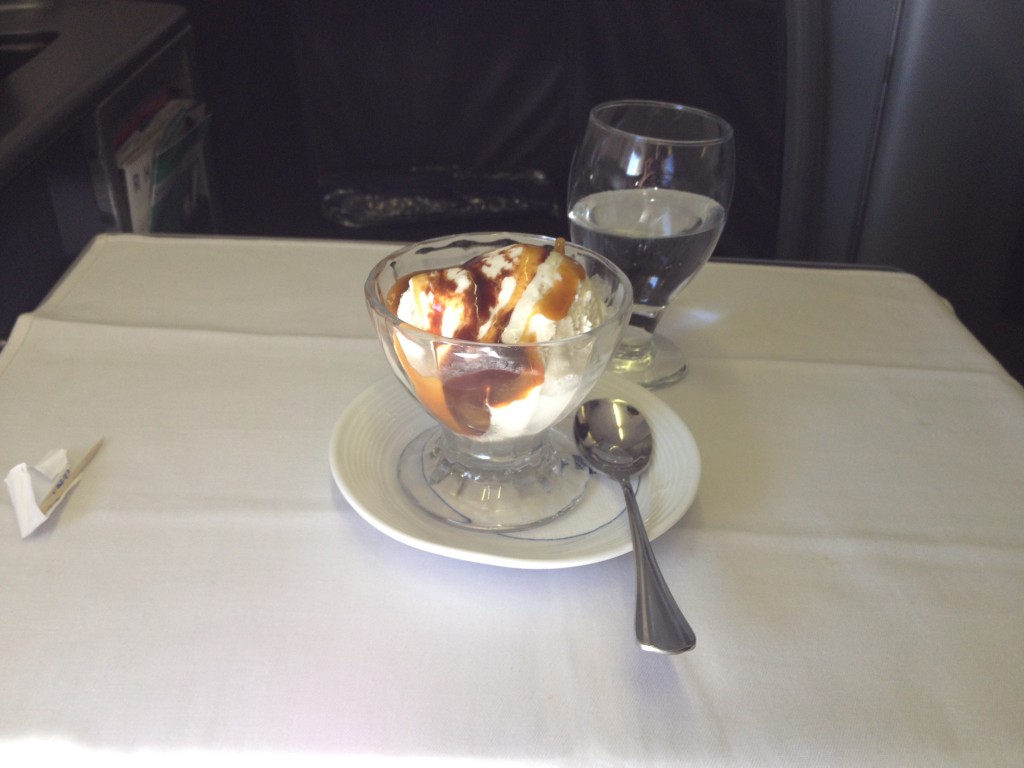 United Airlines Global First Class 747 Dessert