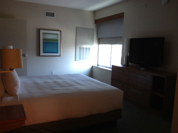 Review Hyatt Place LAX Boardroom Suite - Master Bedroom