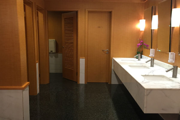 Dragonair Business Class Lounge Hong Kong Bathrooms