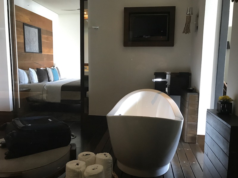 Review Nizuc Resort Cancun Master Suite Bathroom