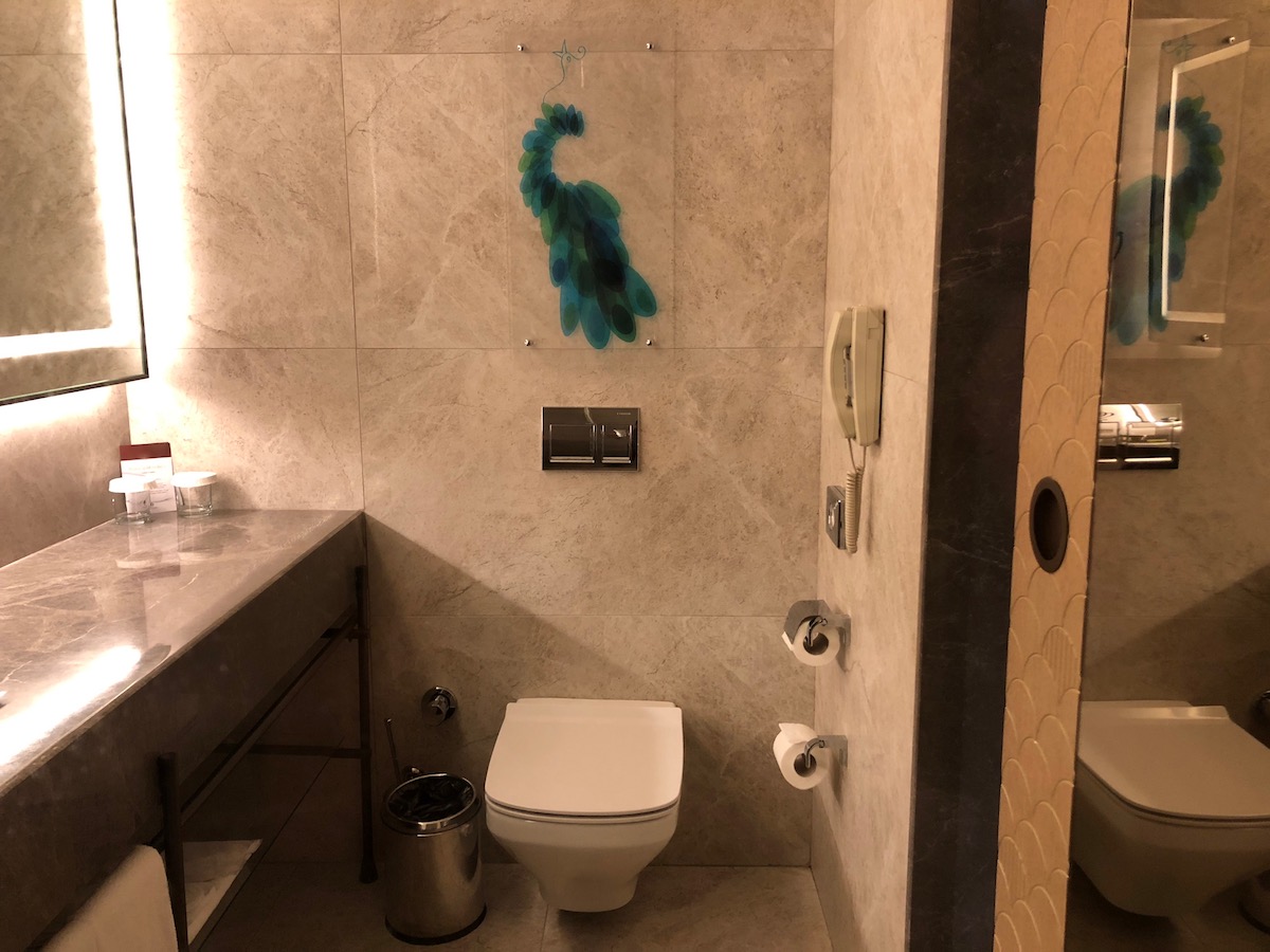 Doubletree Istanbul Sirkeci Review Bathroom