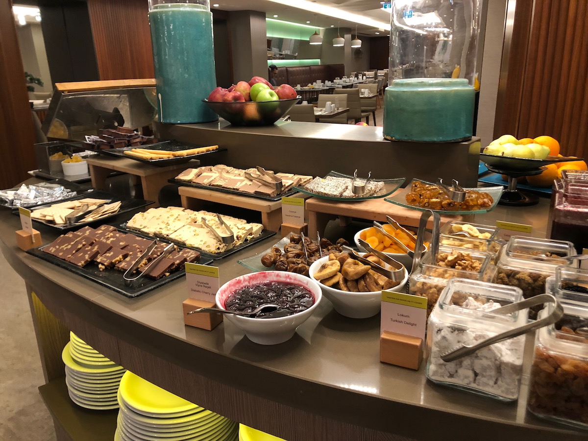 Doubletree Istanbul Sirkeci breakfast pastry review