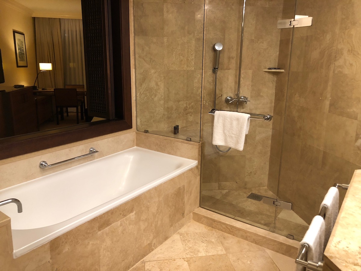 Grand Hyatt Istanbul Review: Standard Room Bathtub