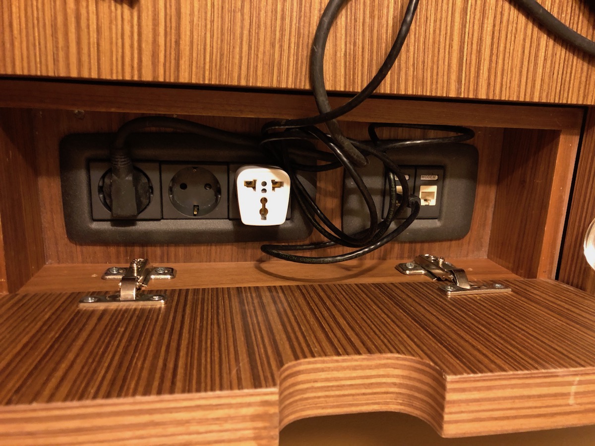 Grand Hyatt Istanbul Review power outlets
