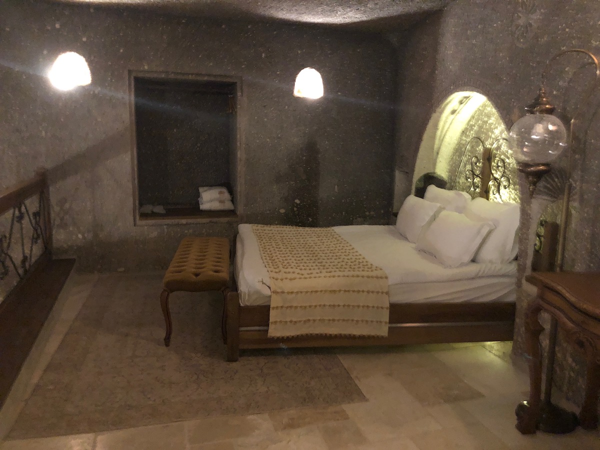 Hera Cave Suites Family Loft Suite master bedroom