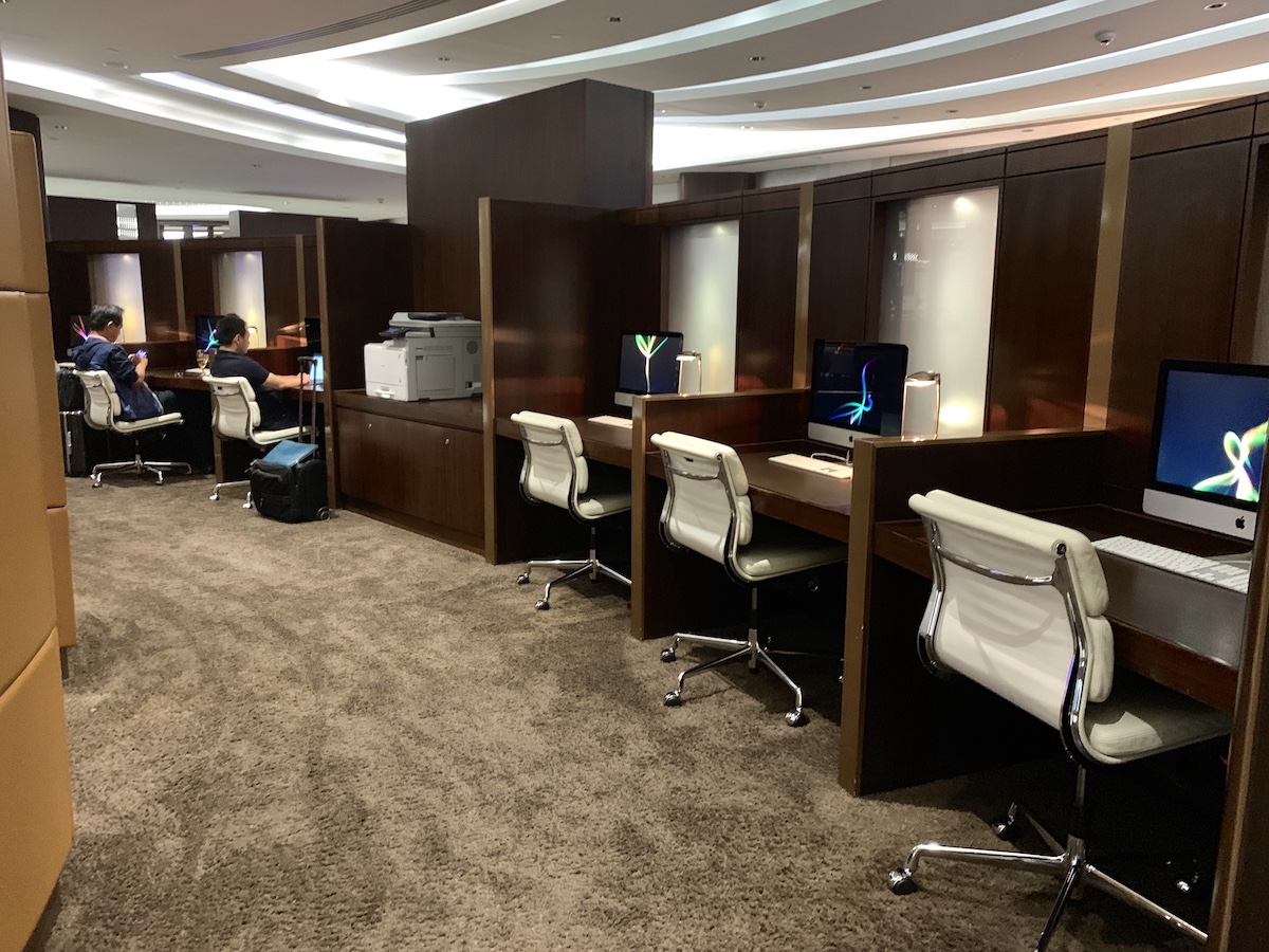 Etihad Airways business class lounge terminal 3 computer station