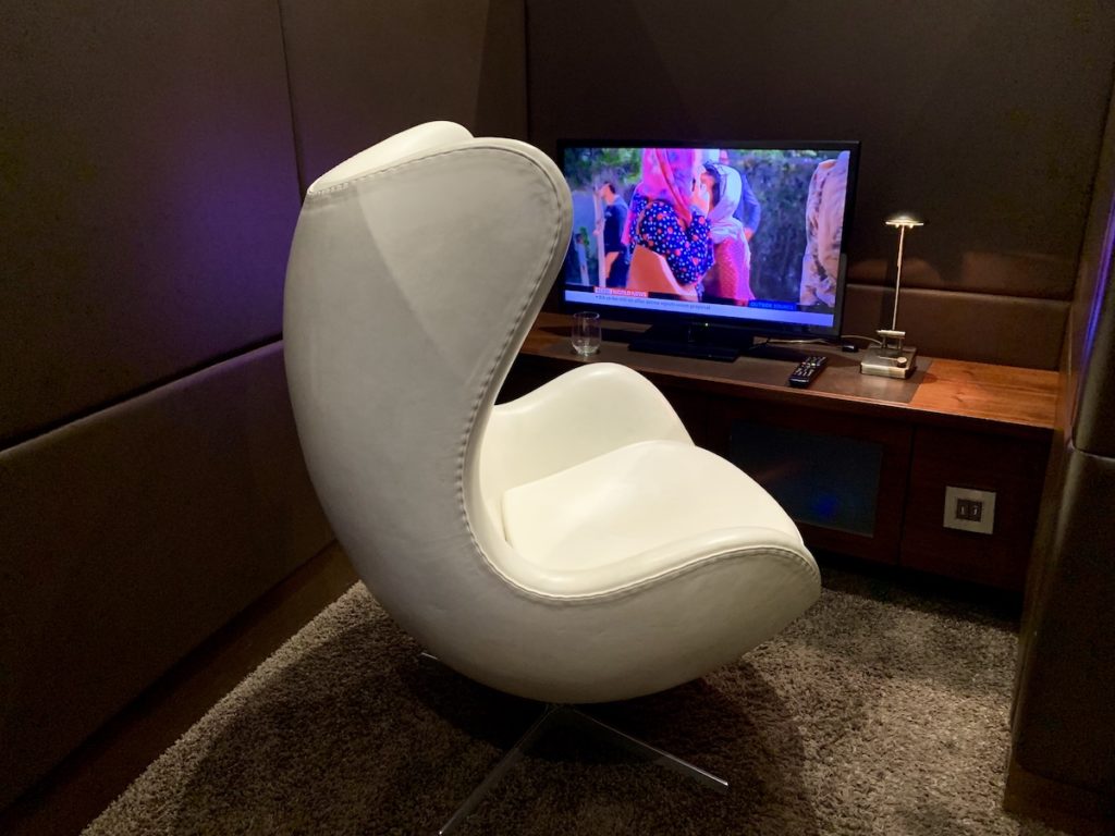 Etihad Business Class Lounge tv nook