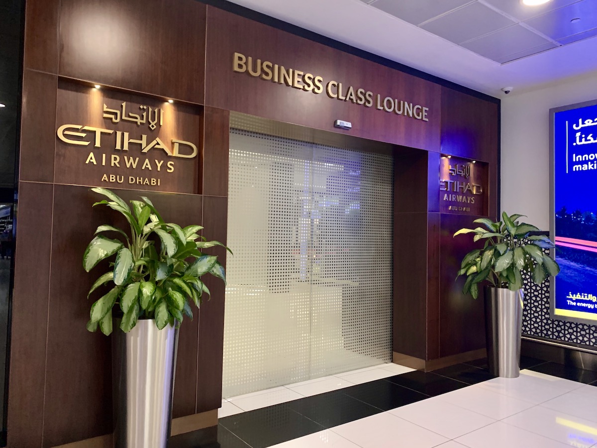 Etihad business class lounge Abu Dhabi entrance