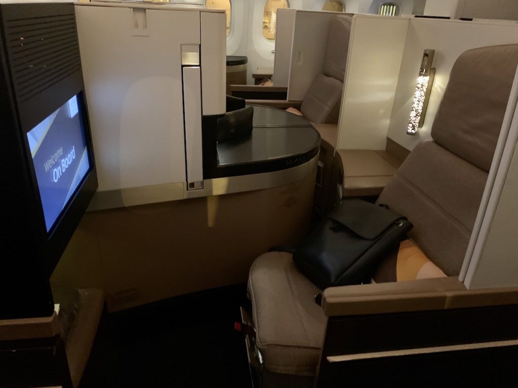 Etihad business class seat 787-9 iad - auh