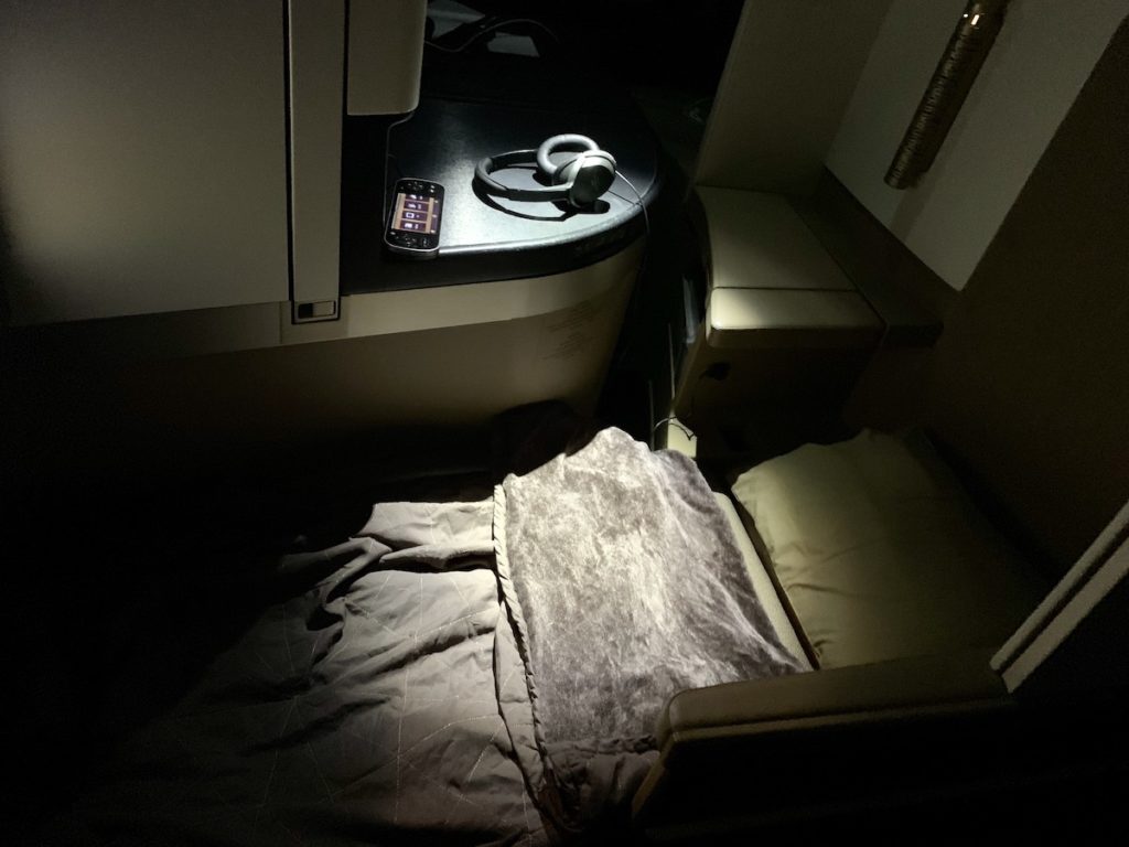 Etihad business class seat IAD - AUH 787-9